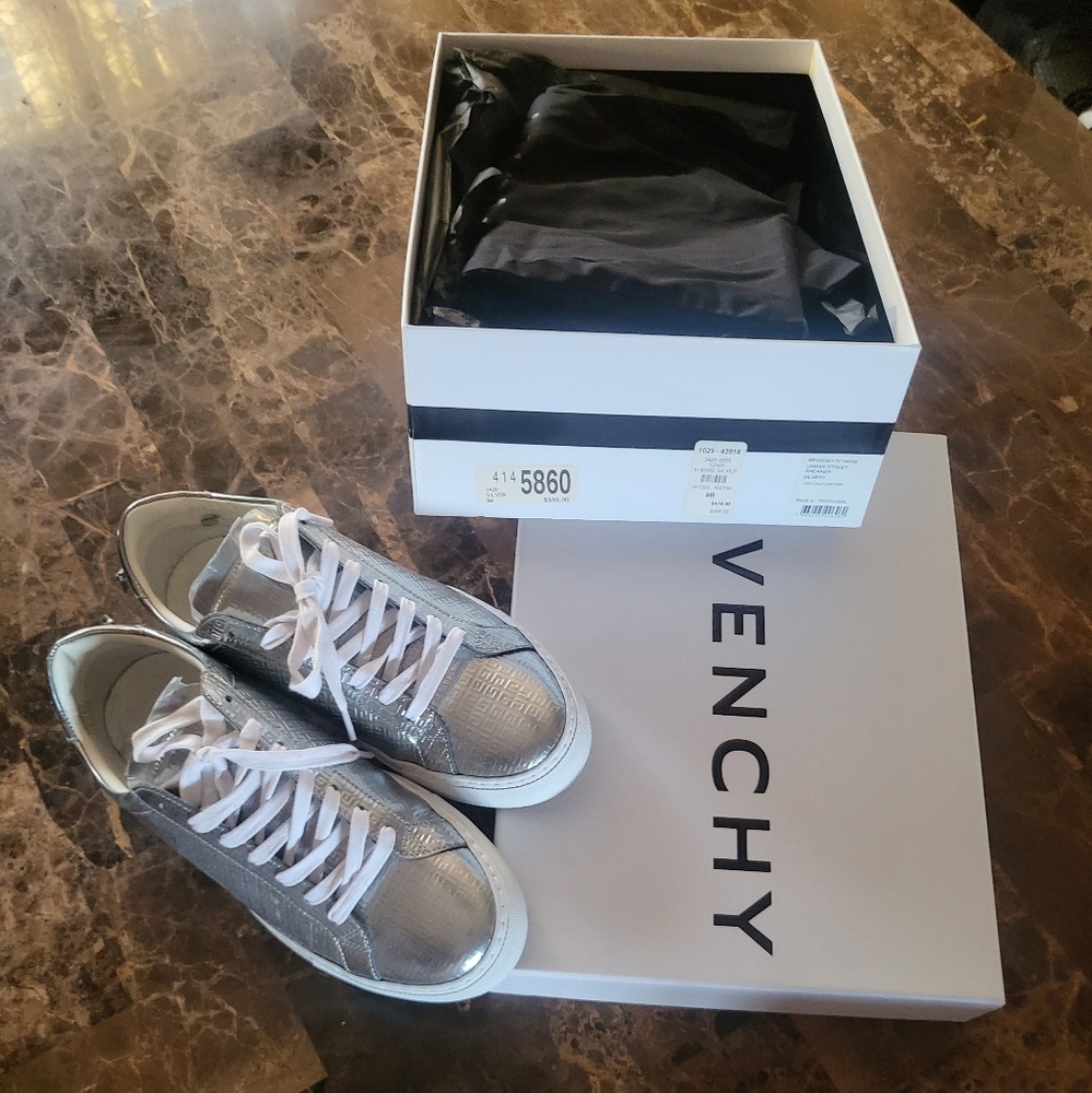 GIVENCHY Urban Street Monogram Metallic Leather Sneakers In Silver size 38
